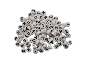 100szt koraliki 7mm, mix literek, okrągłe