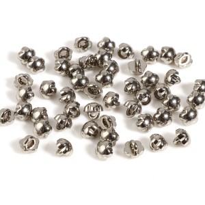 10szt mini guziczki 4mm metalowe kwiatki na stopce srebrne